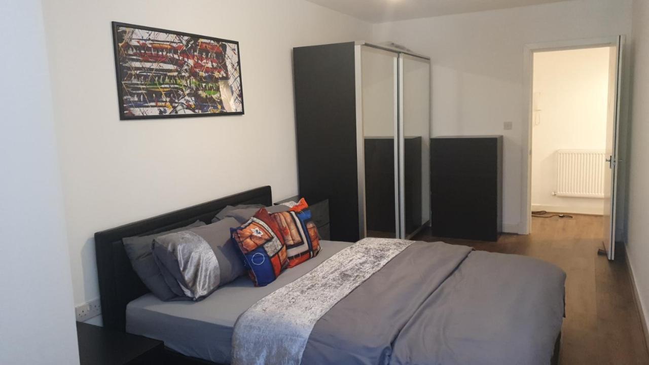 Double Room With Shared Bathroom London Exterior foto