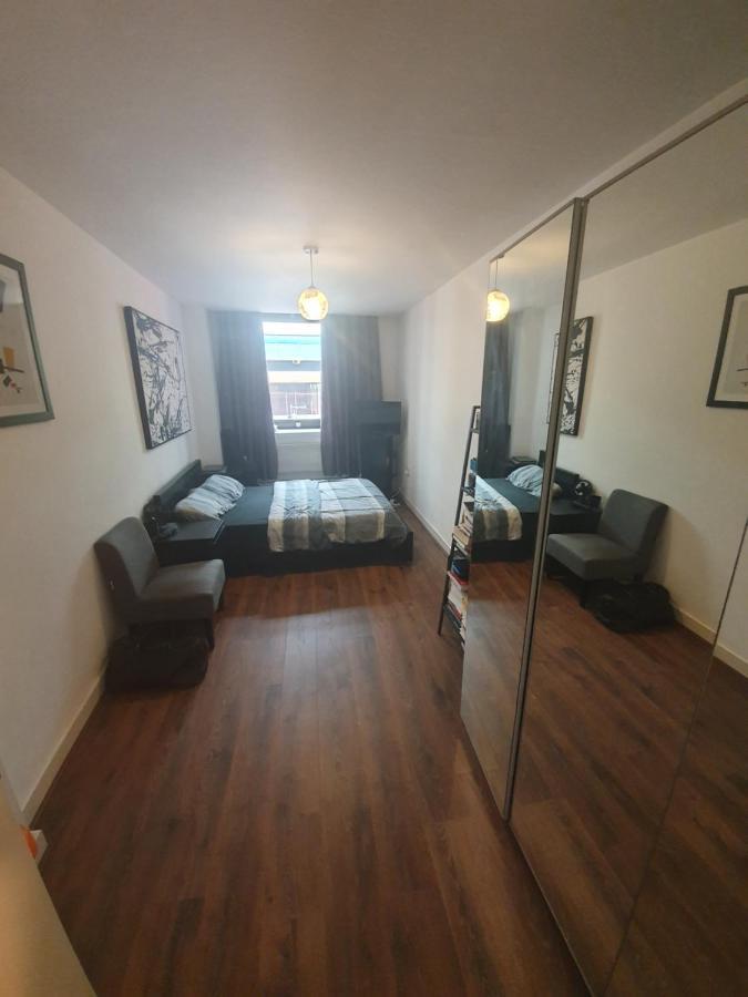 Double Room With Shared Bathroom London Exterior foto